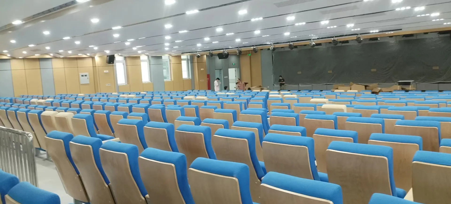 礼堂座椅安装交付现场